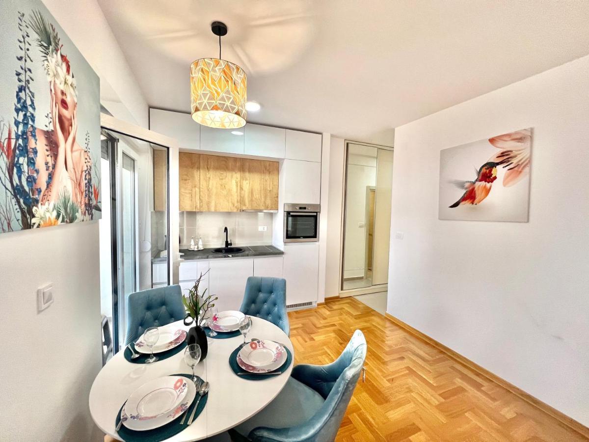 Azure Apartments بودفا المظهر الخارجي الصورة