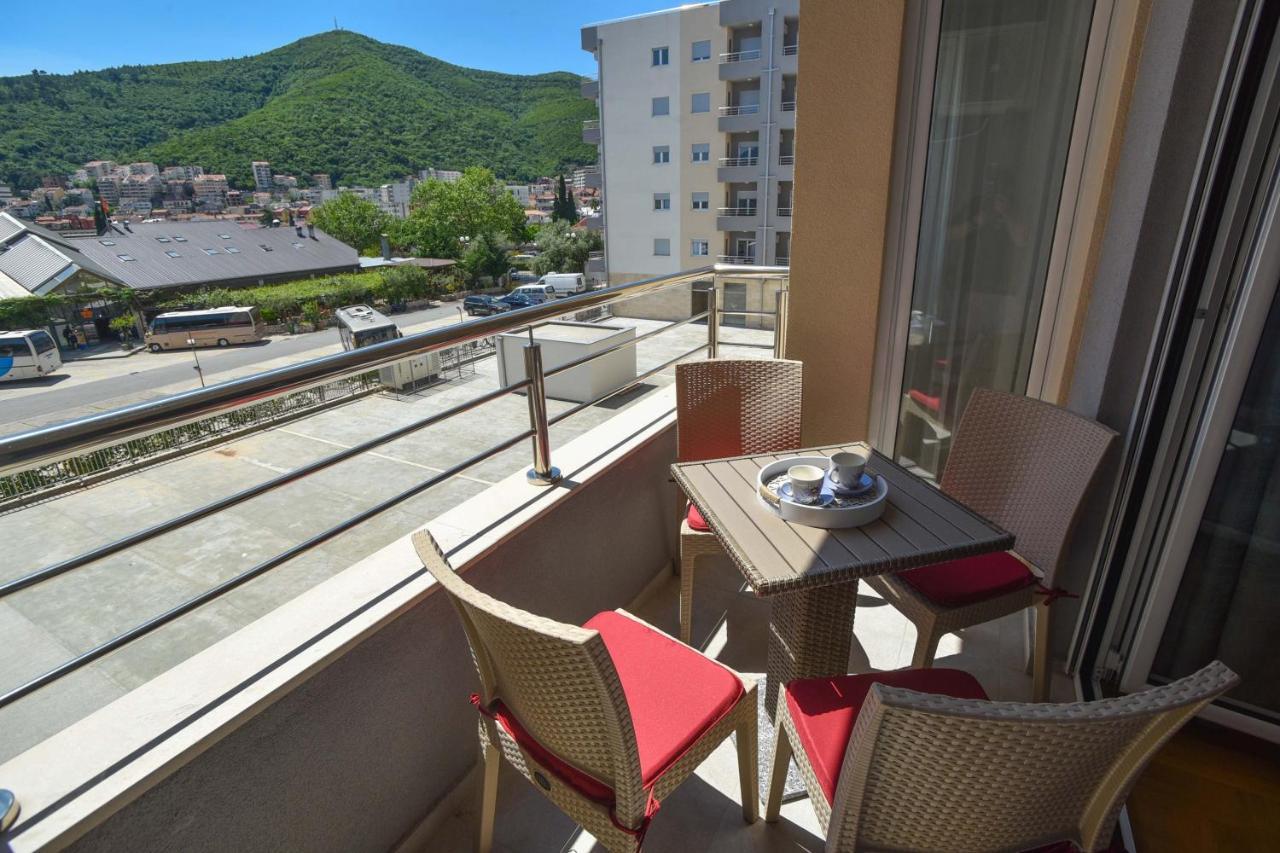 Azure Apartments بودفا المظهر الخارجي الصورة