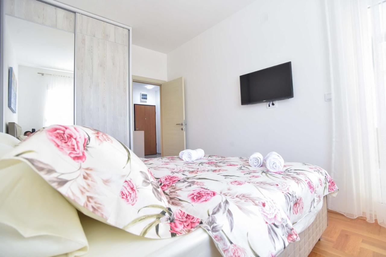 Azure Apartments بودفا المظهر الخارجي الصورة