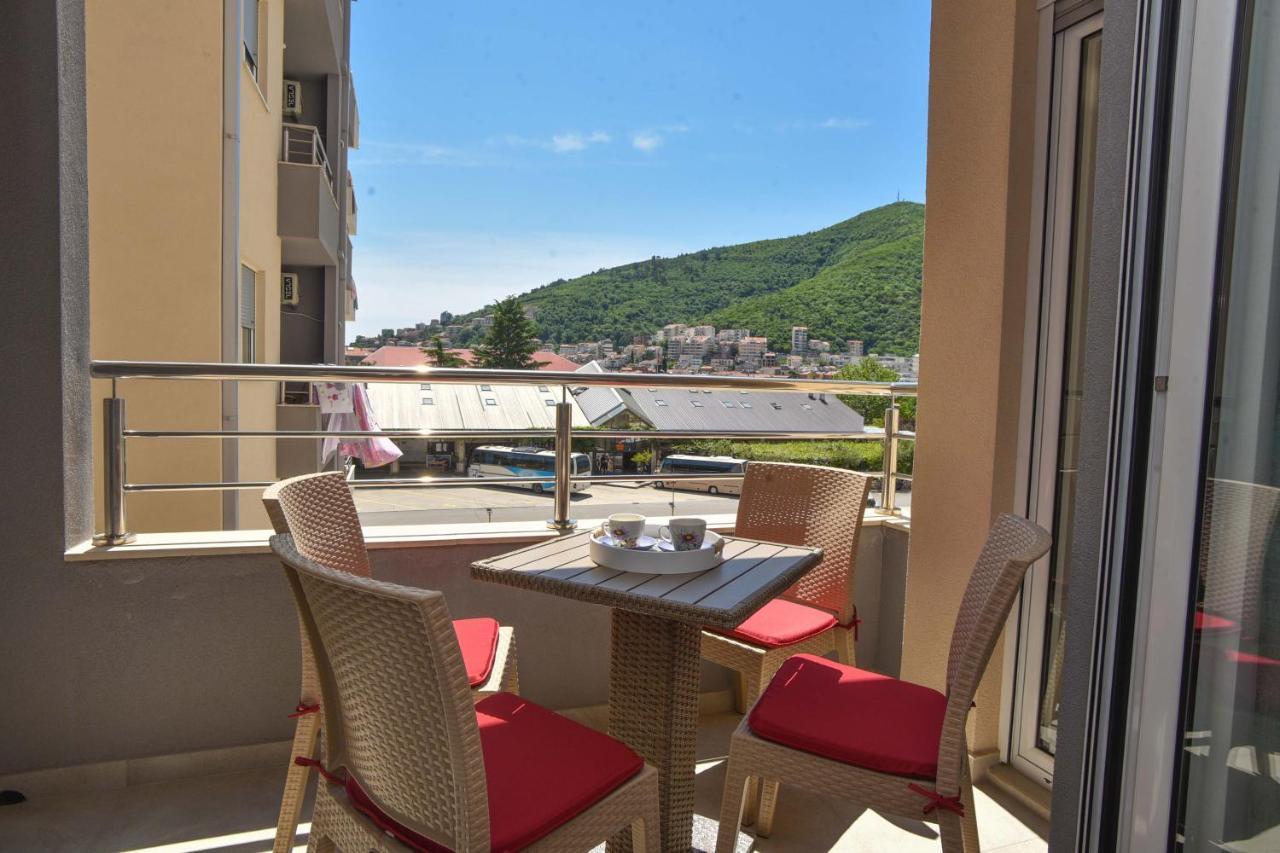 Azure Apartments بودفا المظهر الخارجي الصورة