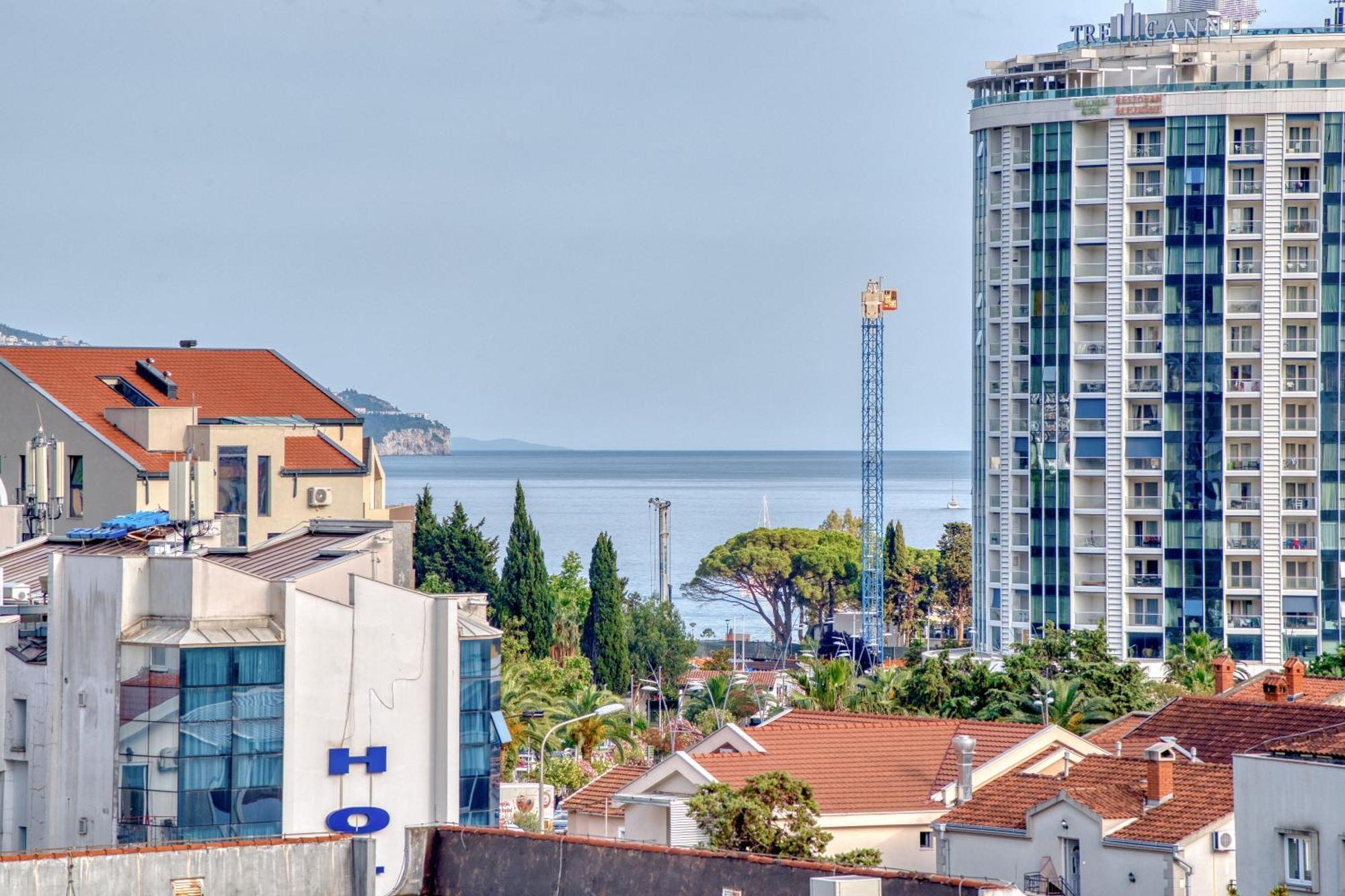 Azure Apartments بودفا المظهر الخارجي الصورة